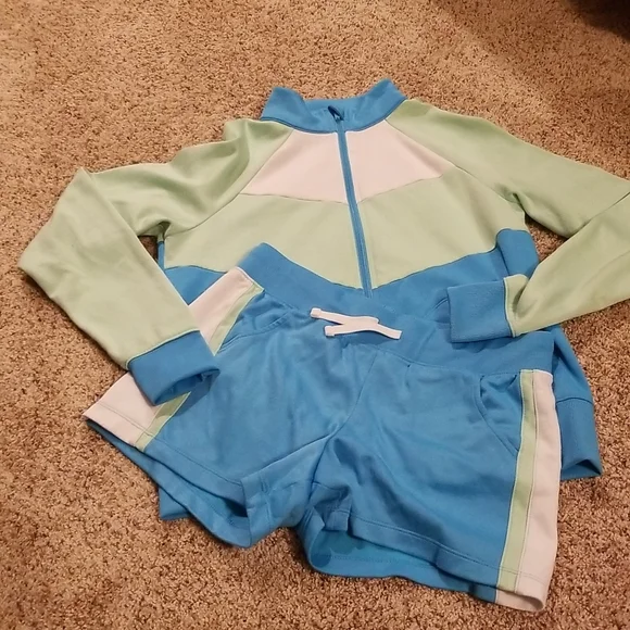 Set - Picture 1 of 3